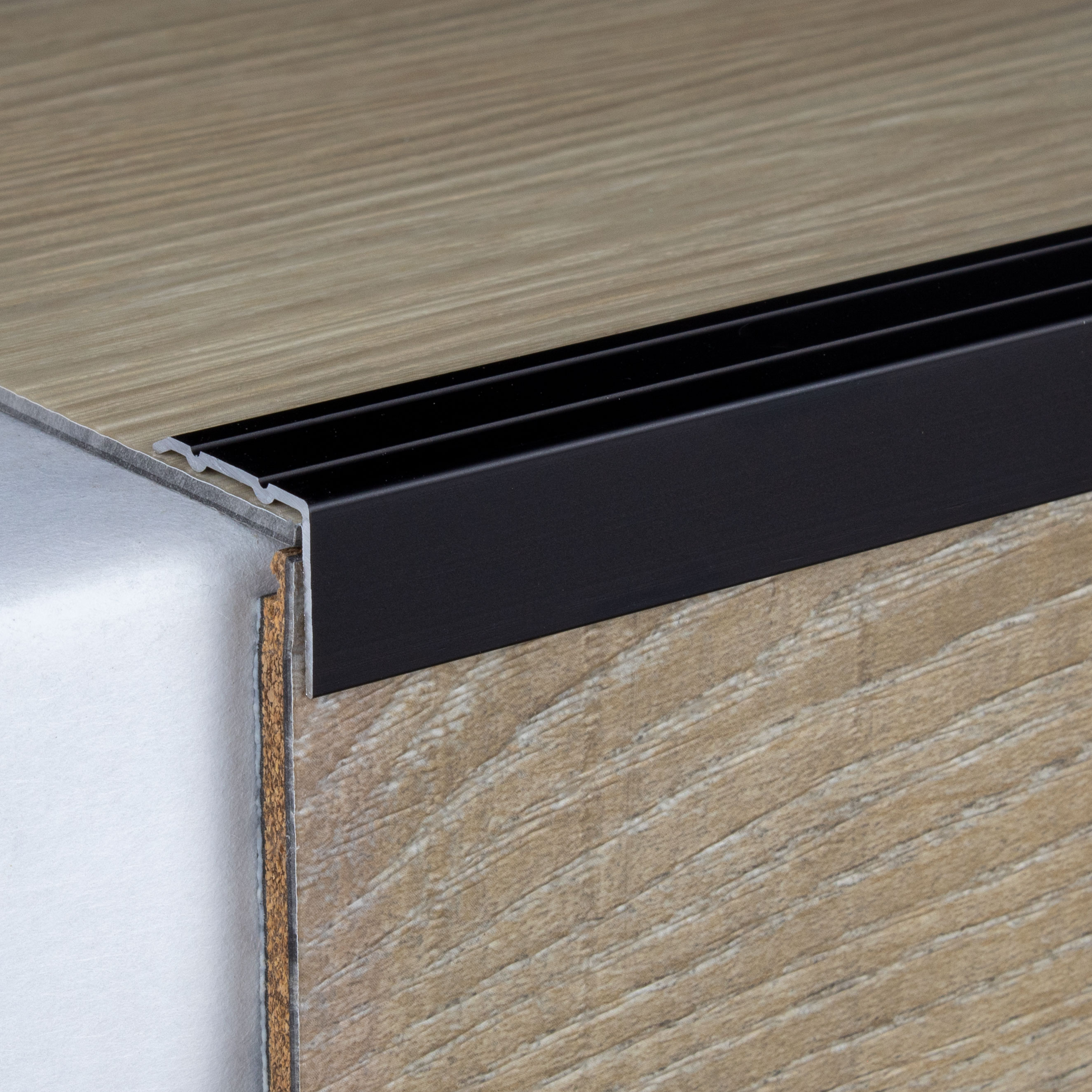 Cornière 24.5 mm | type: 8889 aluminium anodisé | autoadhésif
