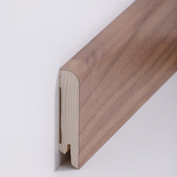 lackierte_fussleiste_furniert_nussbaum_braun