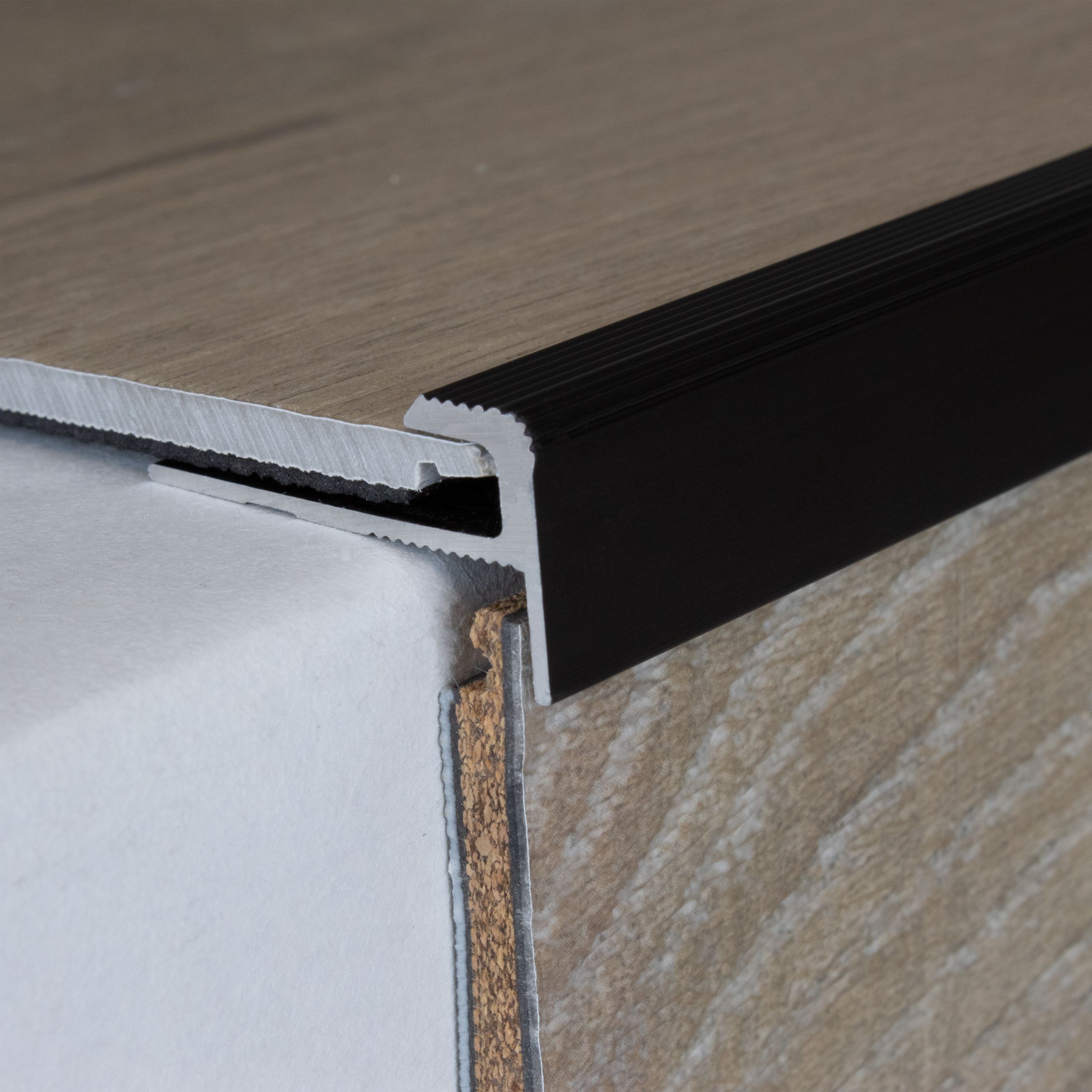 Profilé à emboîter | nez pour revêtement design | aluminium anodisé | à visser