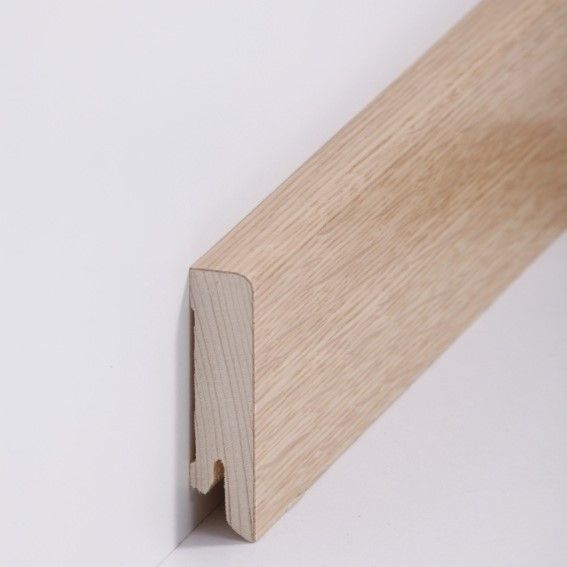 fussleiste_hell_braun_lackiert_echtholz