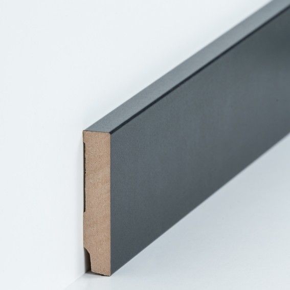 schwarze_Sockelleiste_mdf_hochwertig
