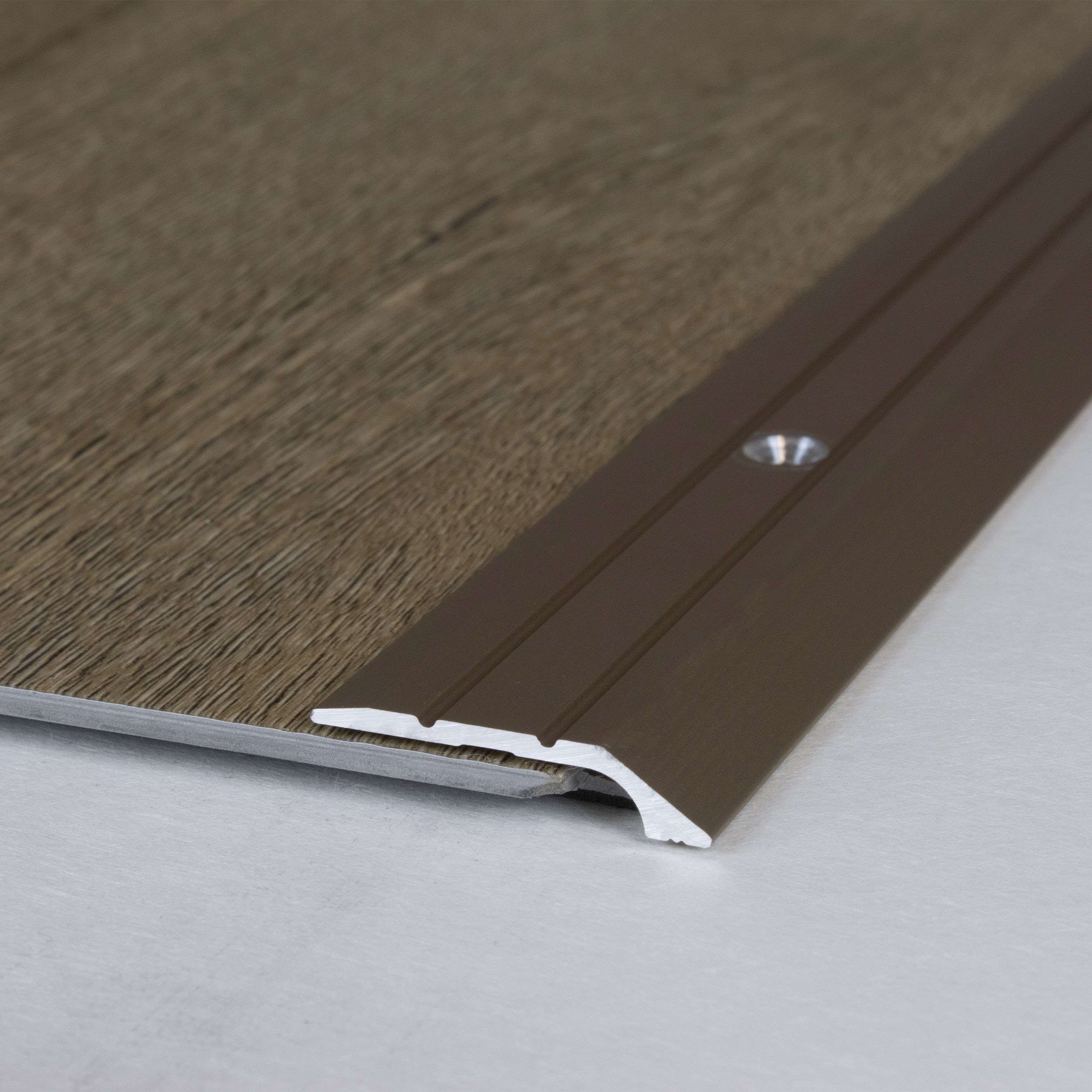 Profilé de finition | épaisseur 4.5 mm | aluminium anodisé | à visser