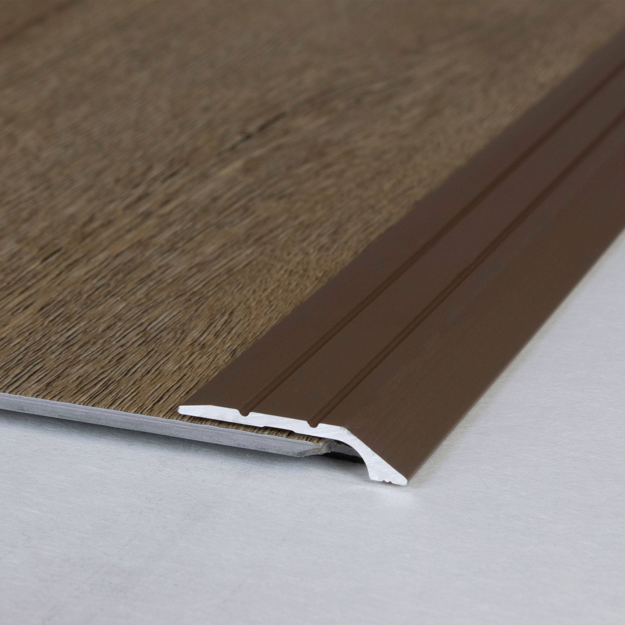 Profilé de finition | épaisseur 4.5 mm | aluminium anodisé | à visser