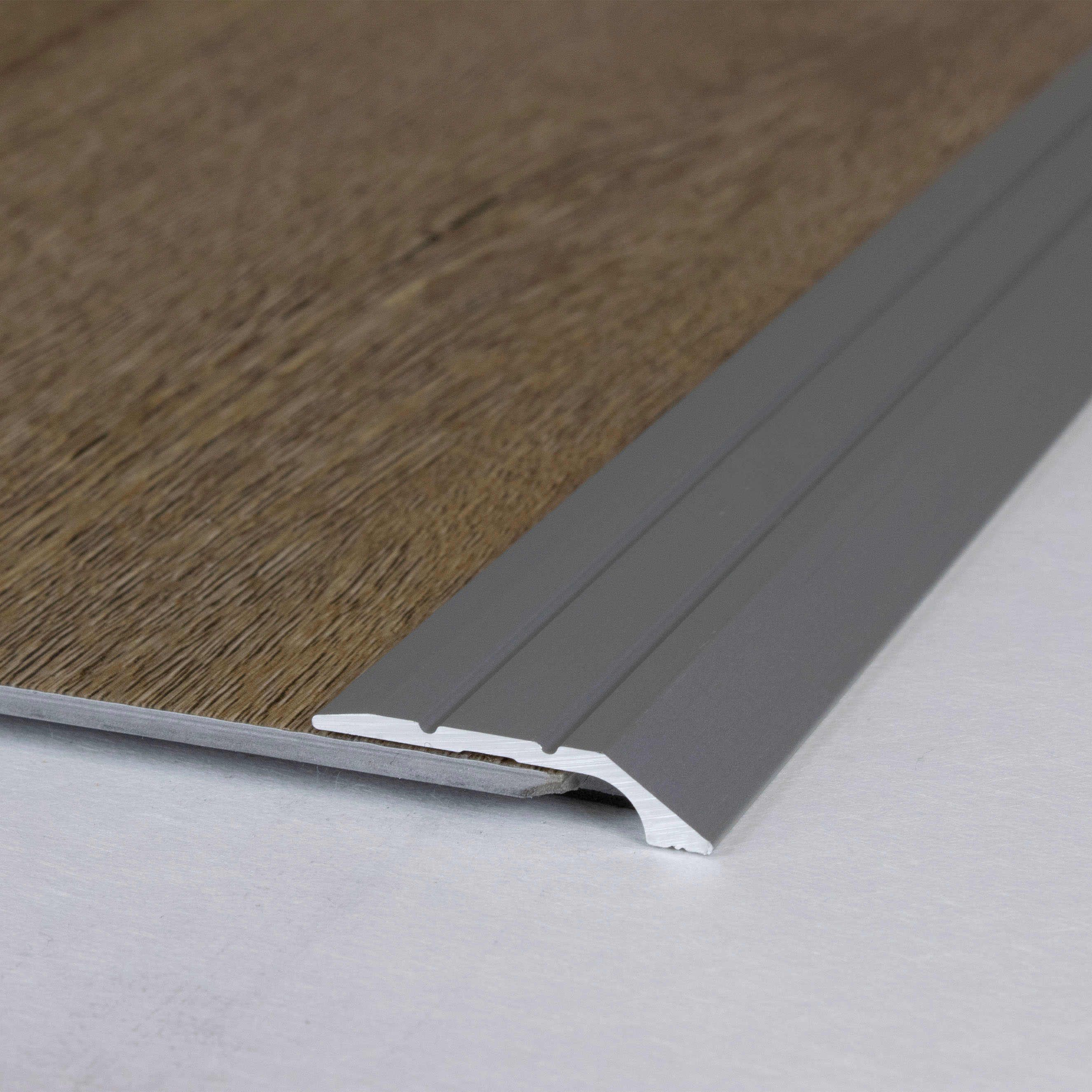 Profilé de finition | épaisseur 4.5 mm | aluminium anodisé | à visser