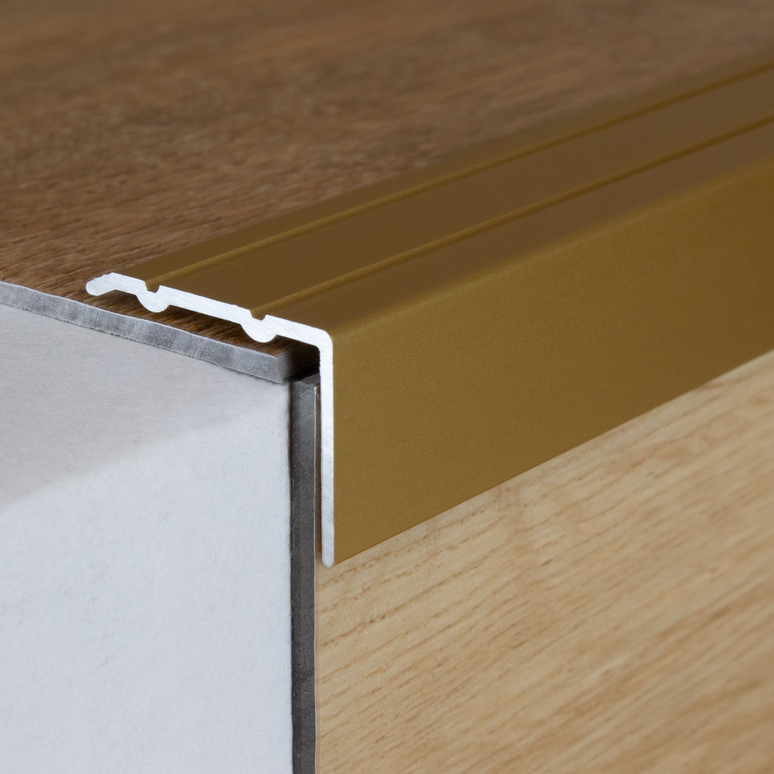 Cornière 24.5 mm | type: 8889 aluminium anodisé | autoadhésif