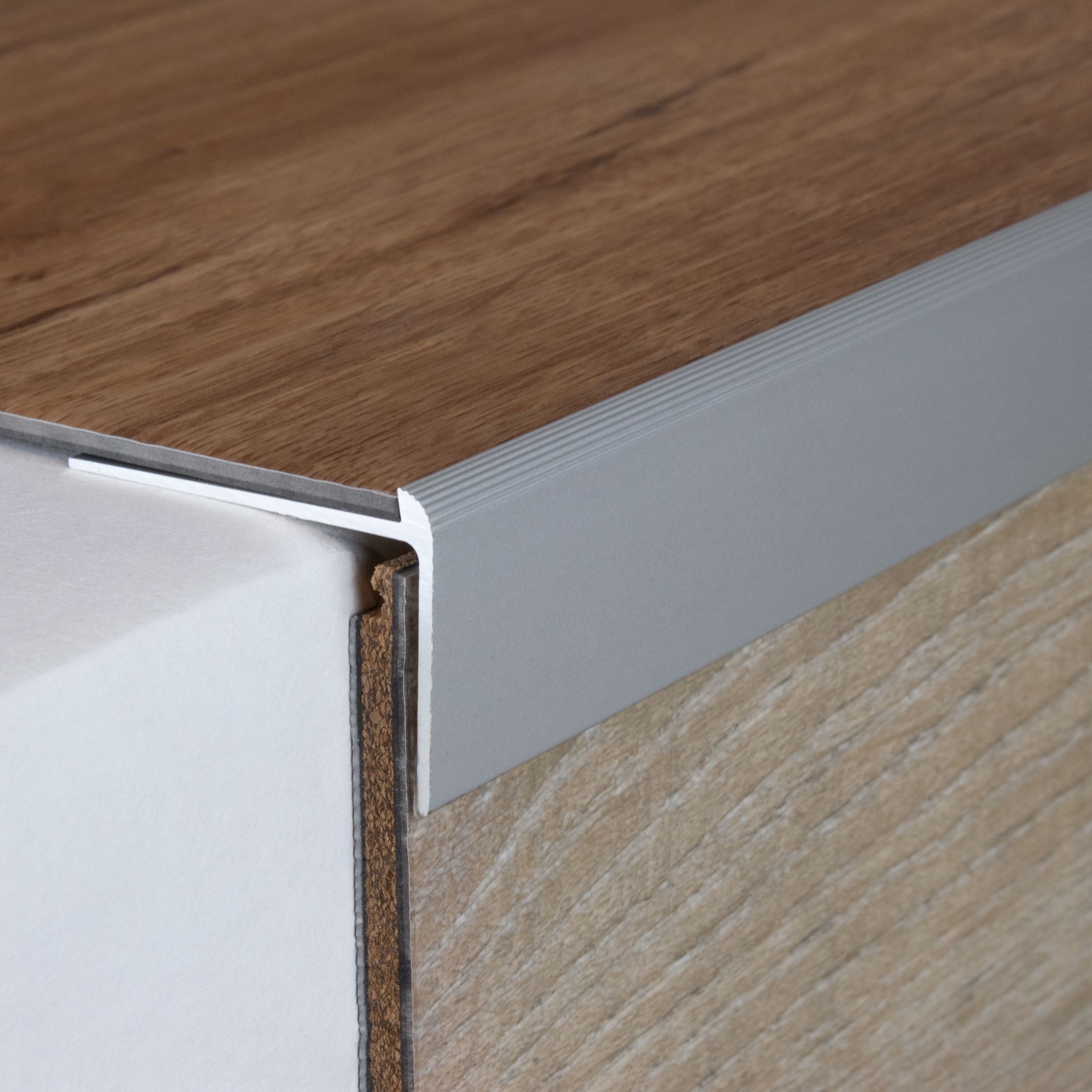 Nez de marche | cornière | ajustable | aluminium anodisé