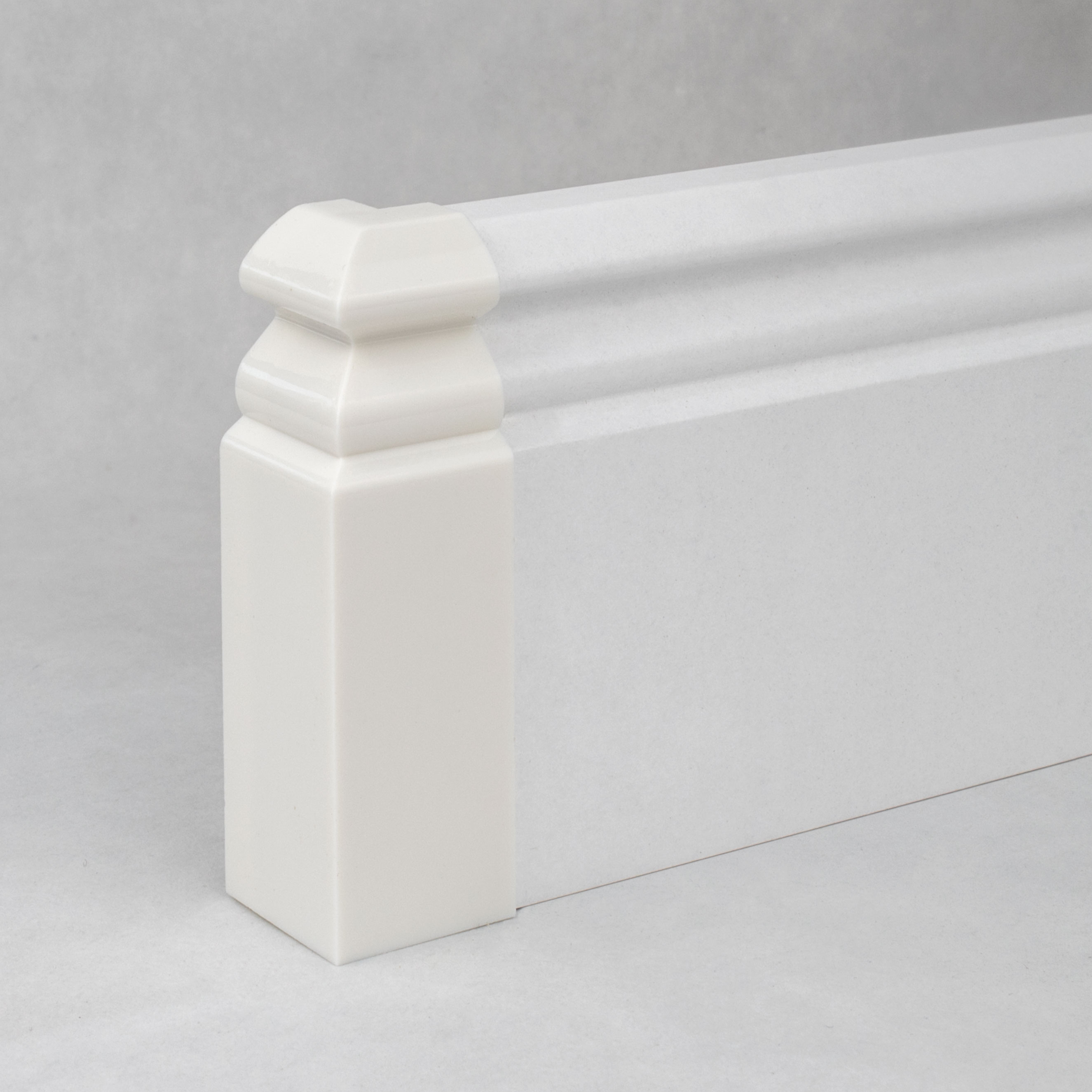 Angle extérieur pour profil berlinois Plinthe 80 x 16 mm | Plinthe coin plastique blanc robuste