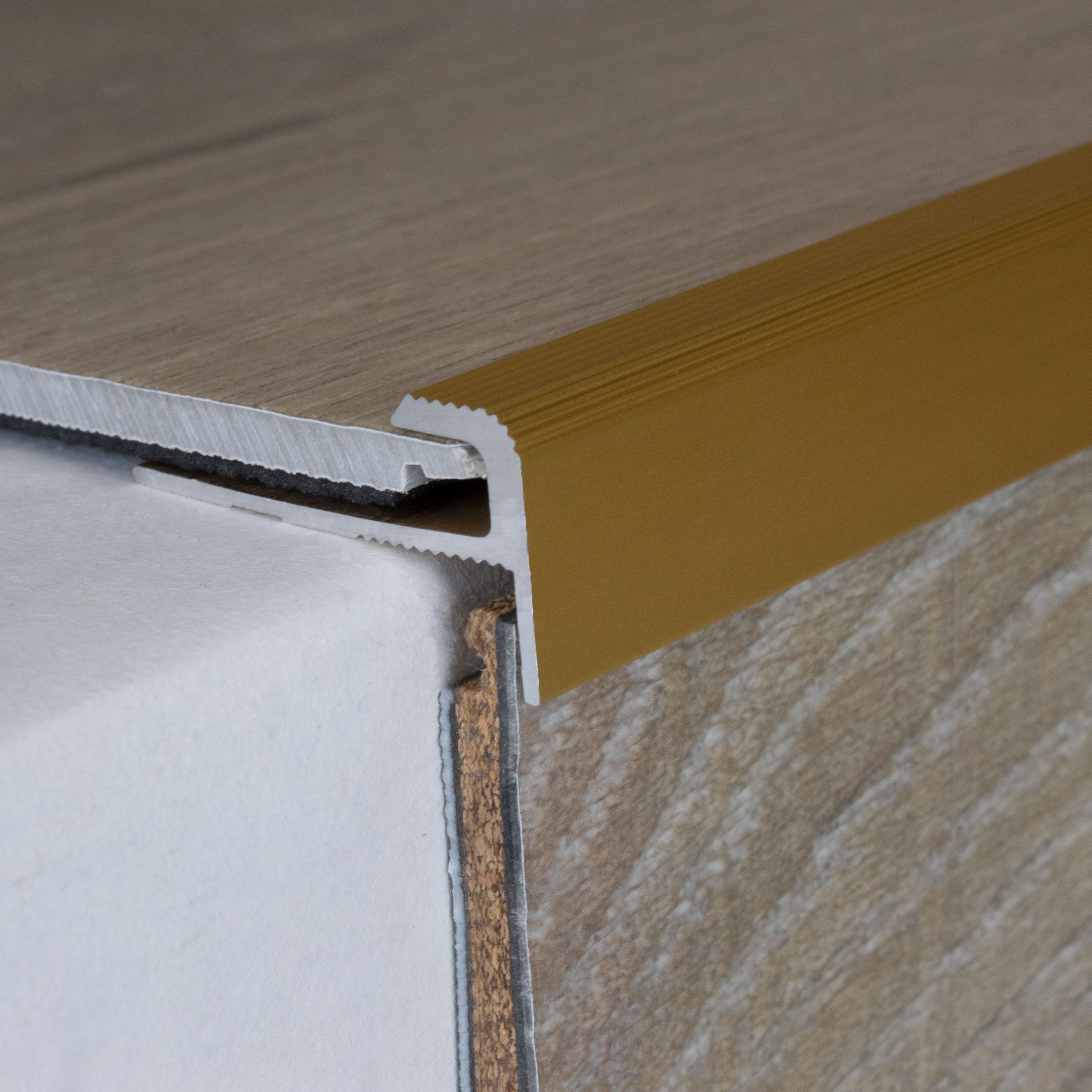 Profilé à emboîter | nez pour revêtement design | aluminium anodisé | à visser