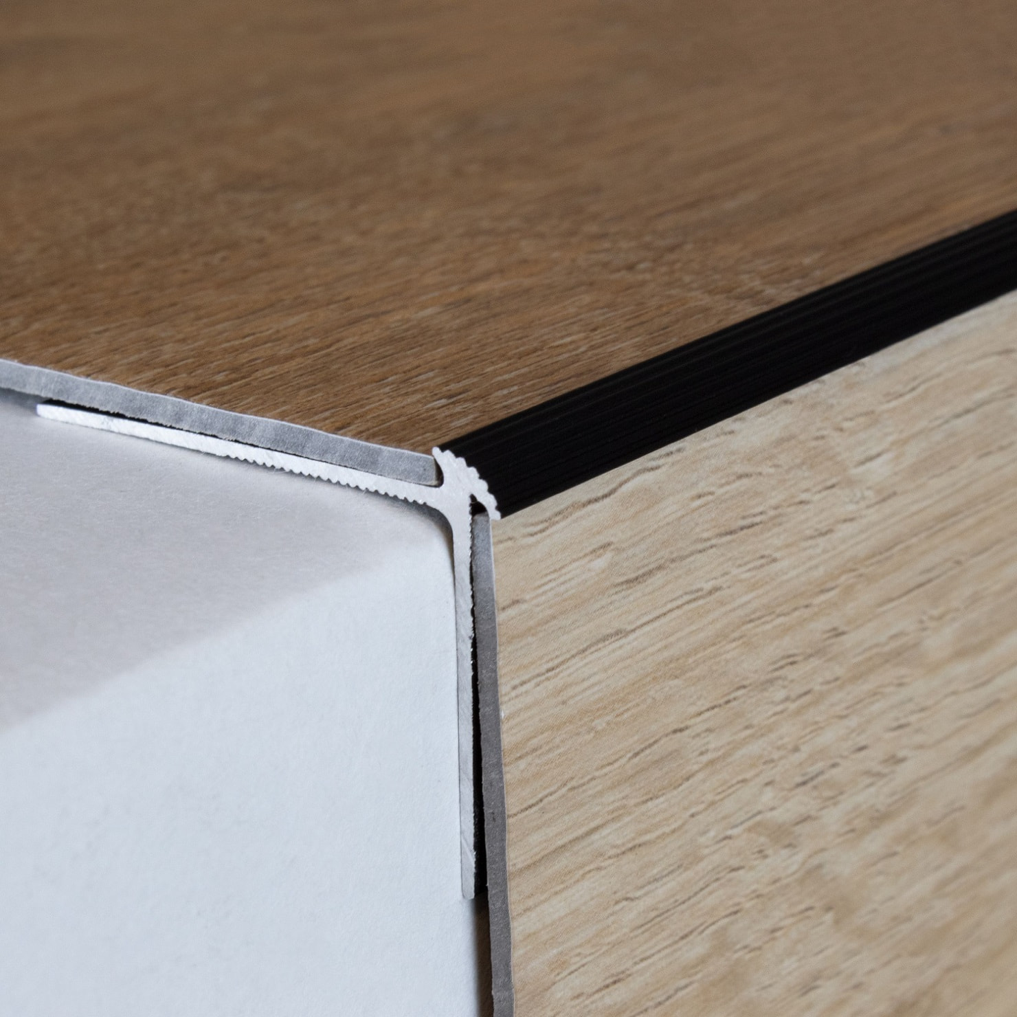 Nez de marche | cornière 30 x 40 x 2.5 mm | type: 386 | aluminium anodisé | à visser