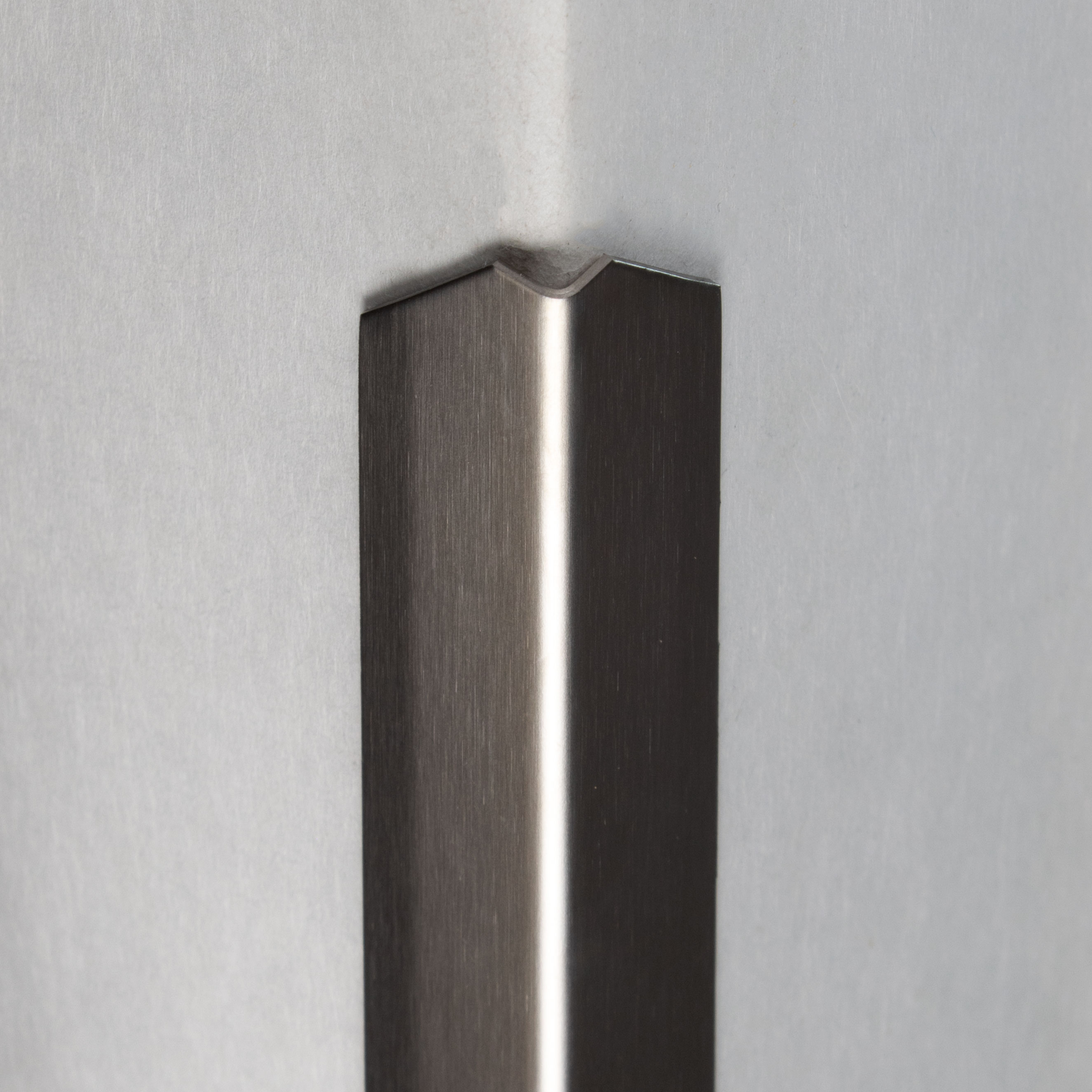 Cornière de protection 20 x 20 mm en inox | à 3 arêtes | adhésif ou non-percé
