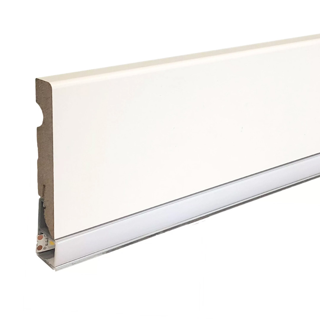 Klassische weiße Licht Sockelleiste foliert (15 x 95 x 2400 mm)