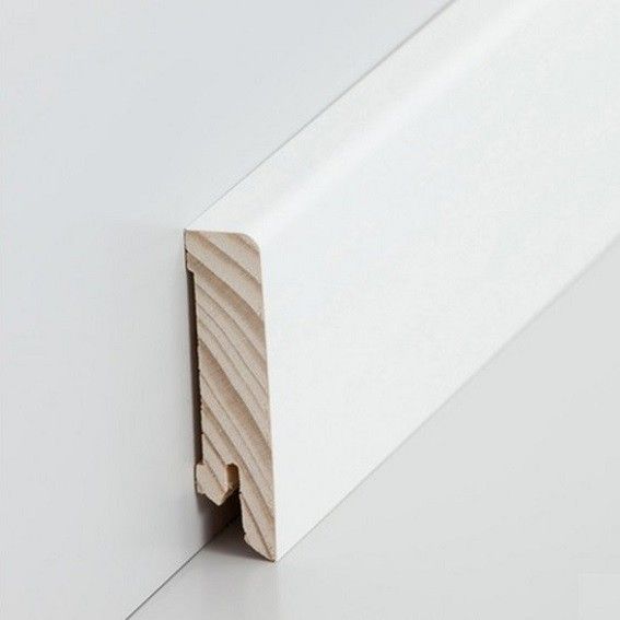 lackierte_fussleiste_deckend_weiß_gestrichen