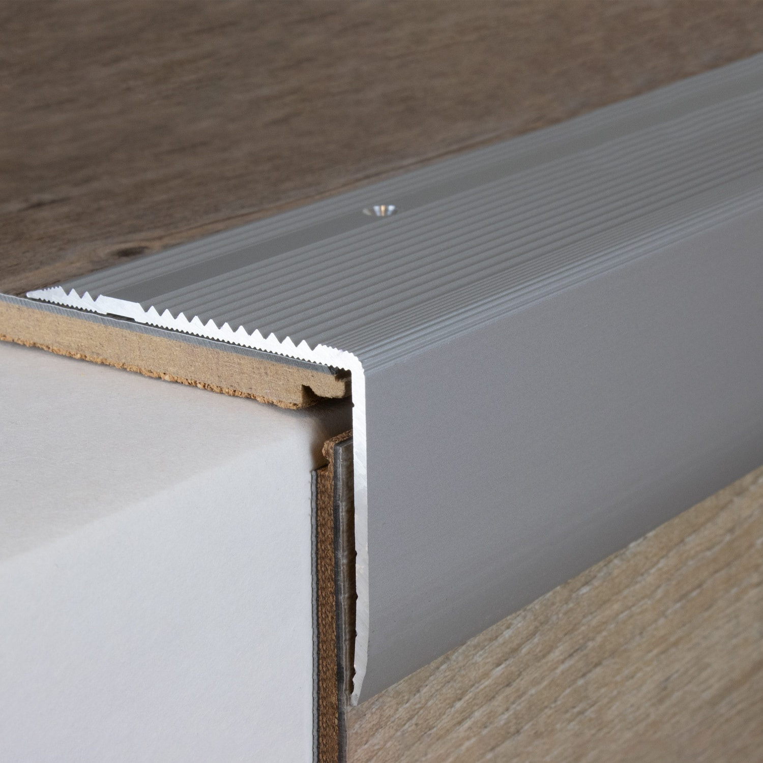 Nez de marche 55 x 69 mm | aluminium anodisé | percé