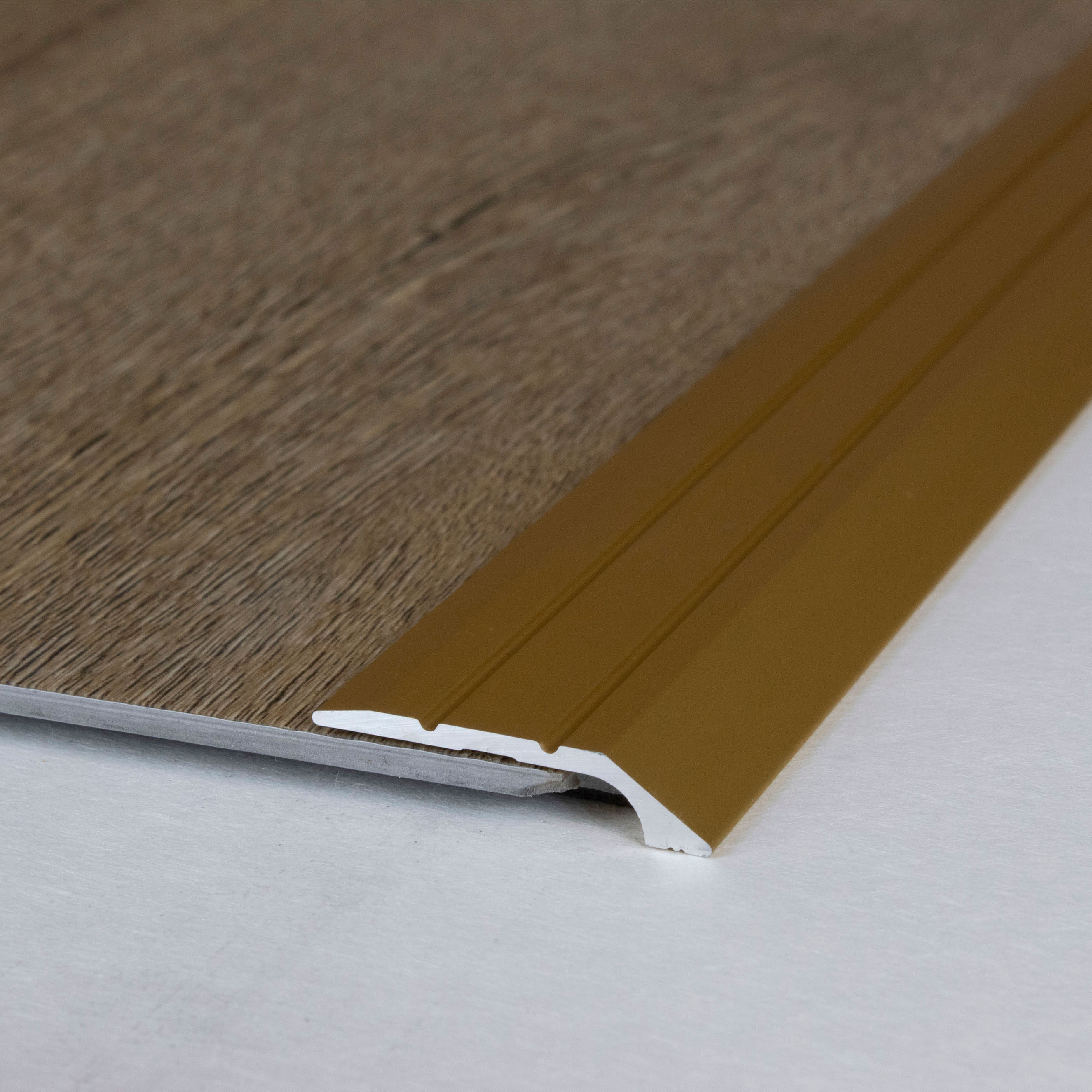 Profilé de finition | épaisseur 4.5 mm | aluminium anodisé | à visser