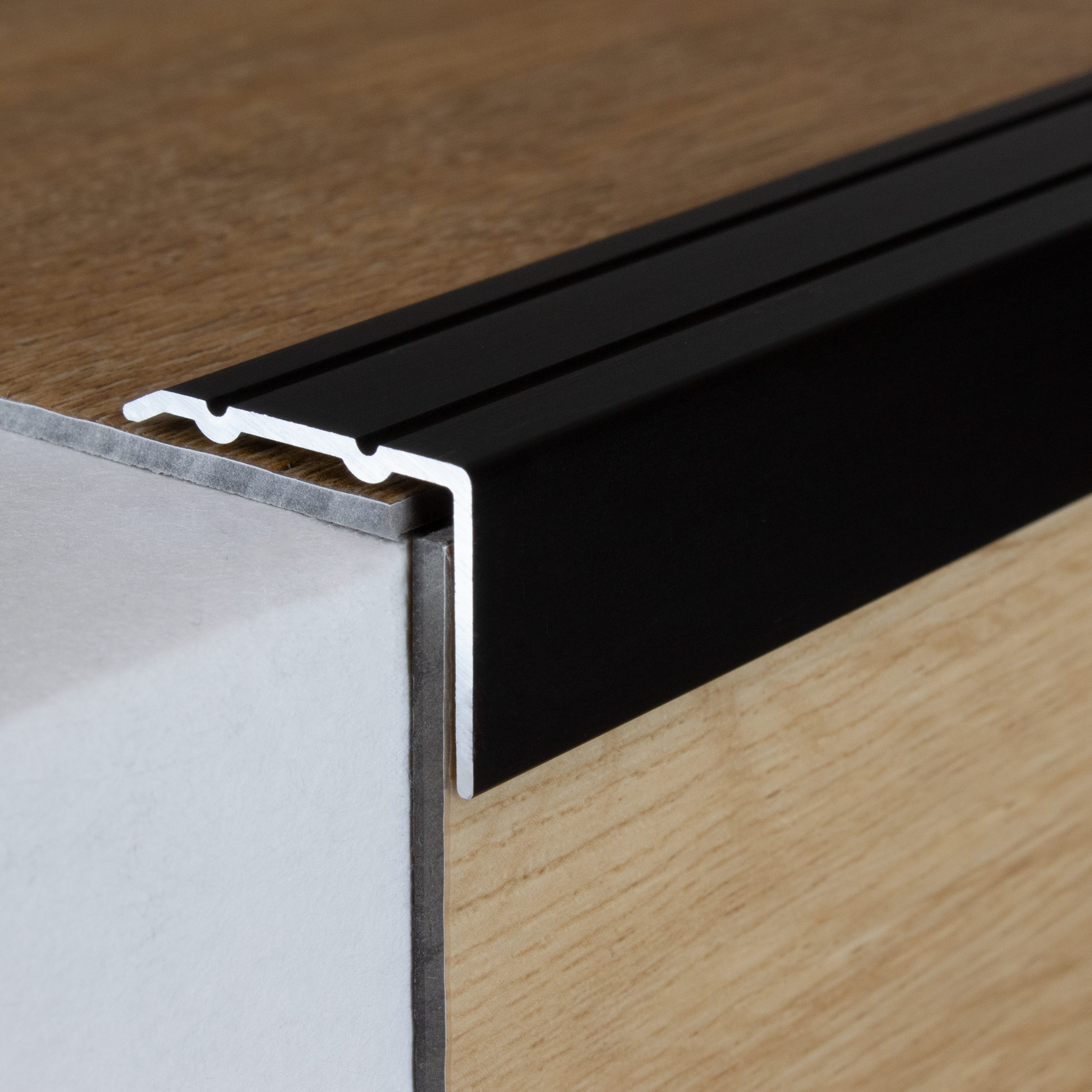 Cornière 24.5 mm | type: 8889 aluminium anodisé | autoadhésif