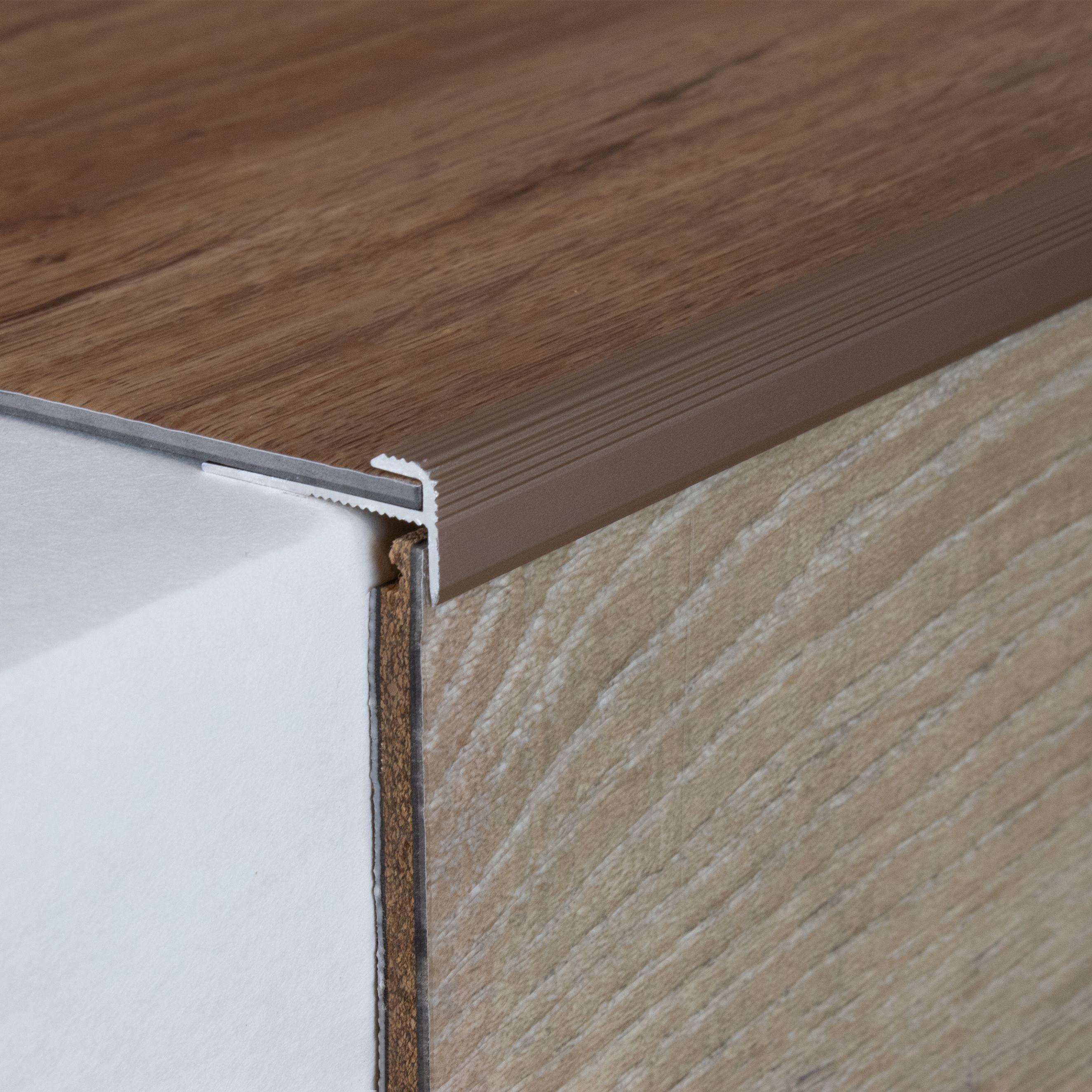Profilé à emboîter avec nez pour revêtement design | aluminium anodisé | à visser