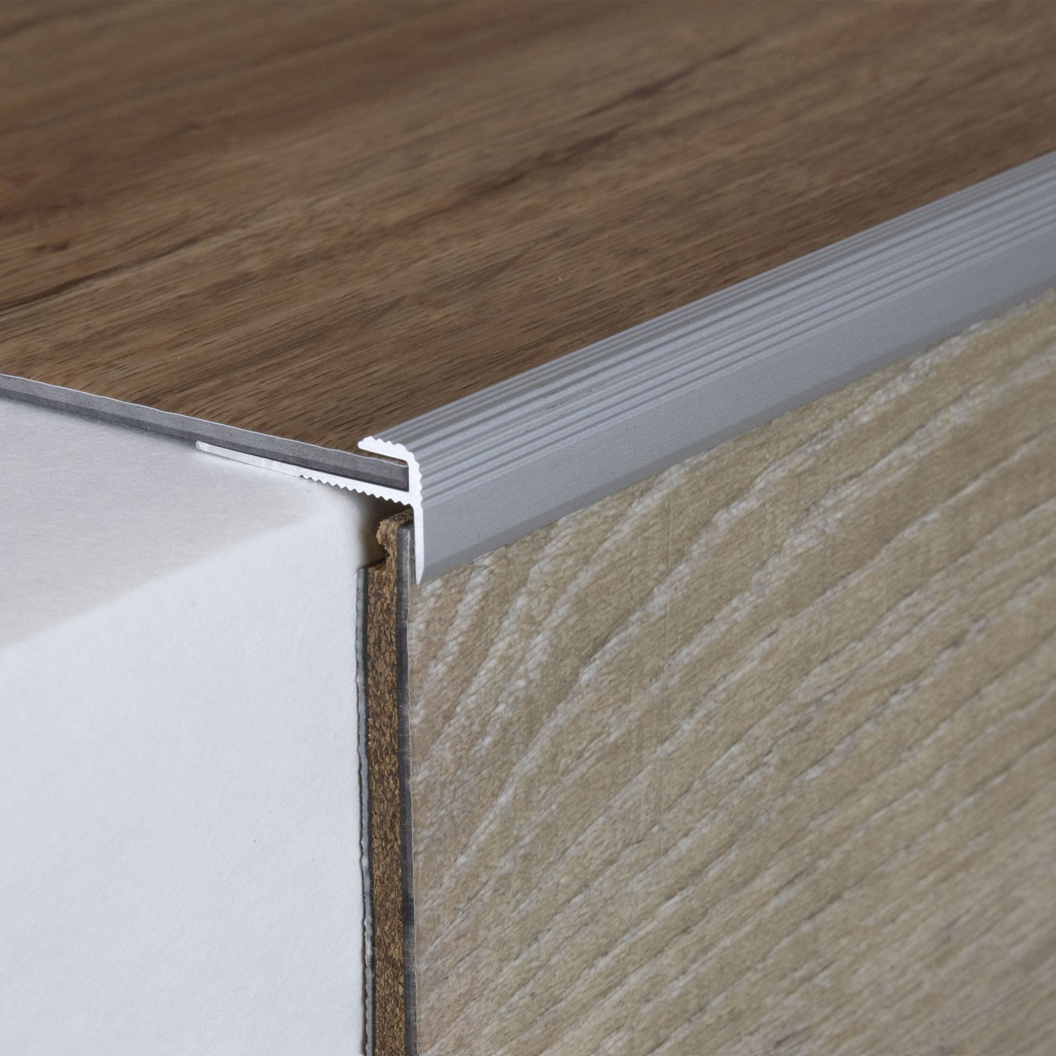 Profilé à emboîter avec nez pour revêtement design | aluminium anodisé | à visser