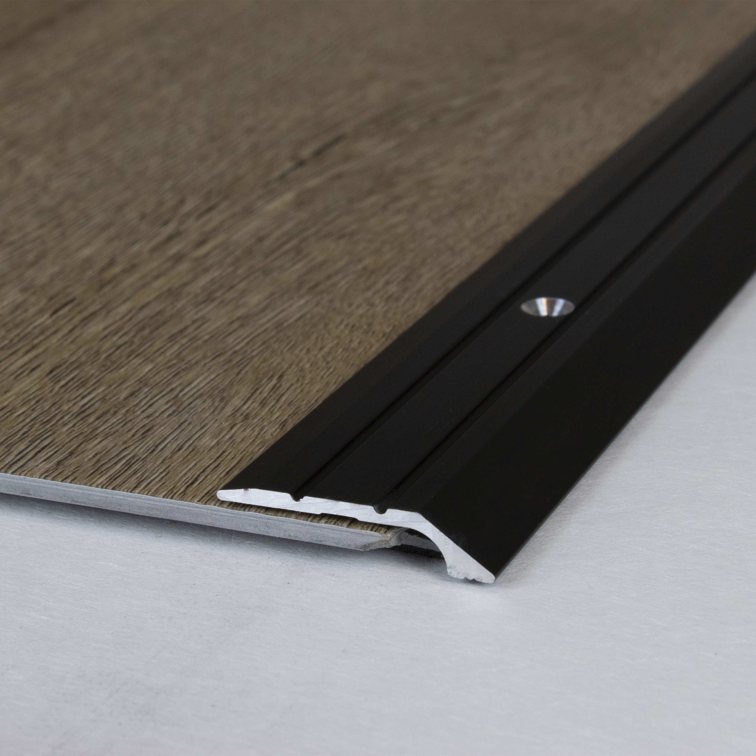 Profilé de finition | épaisseur 4.5 mm | aluminium anodisé | à visser