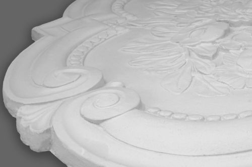 Rosace en plâtre avec éclairage